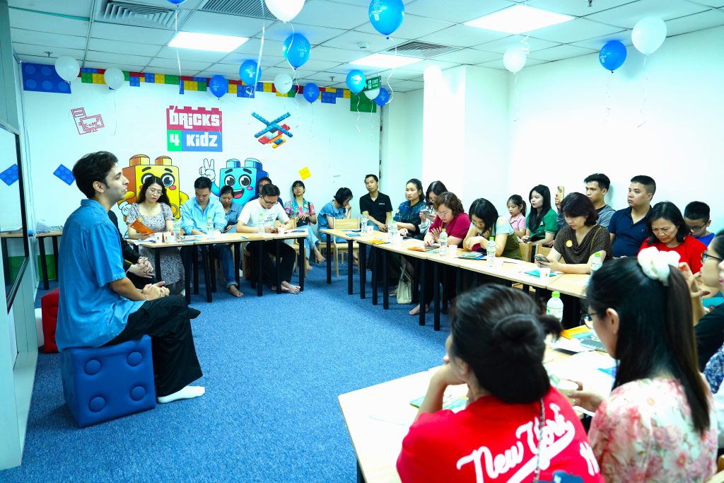 Chương trình Workshop với sự góp mặt của anh Rufino Aybar - có em trai theo học tại Logic Lab