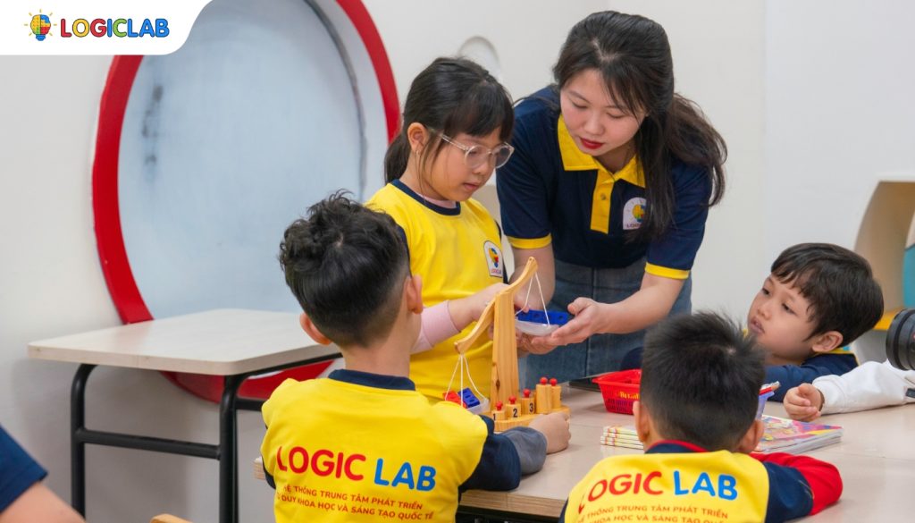 Lớp học Toán tư duy