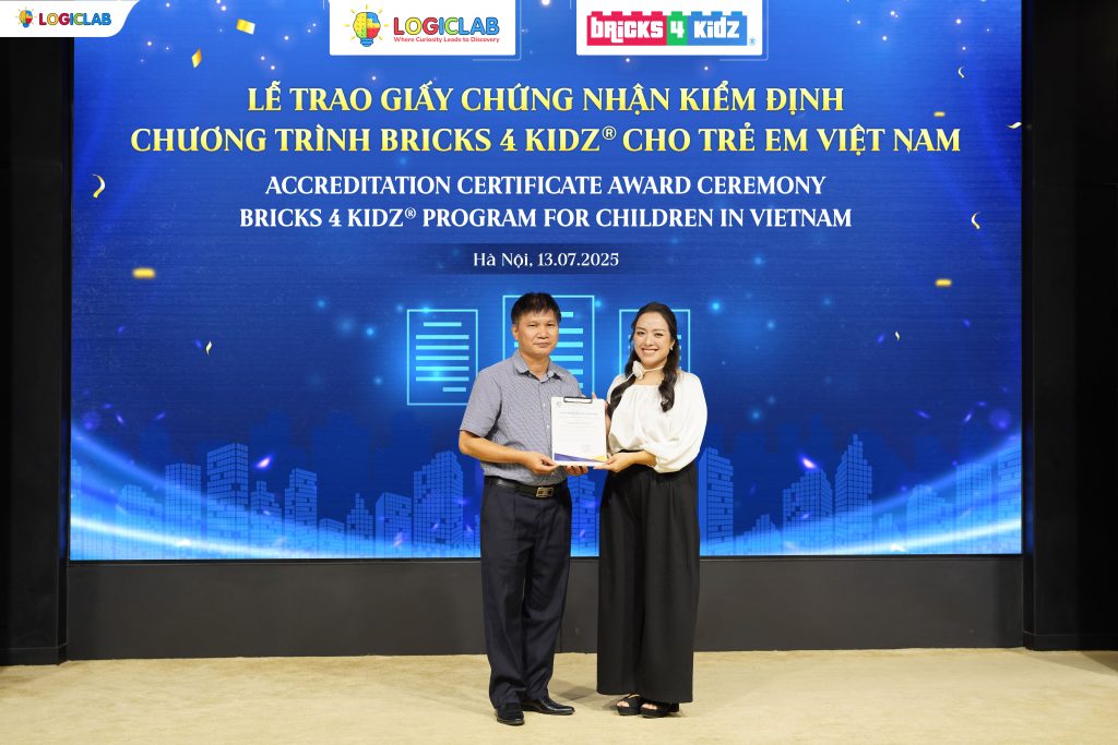 Logic Lab vinh dự đón nhận giấy chứng nhận kết quả thẩm định chương trình giáo dục Bricks 4 Kidz® dành cho trẻ em Việt Nam