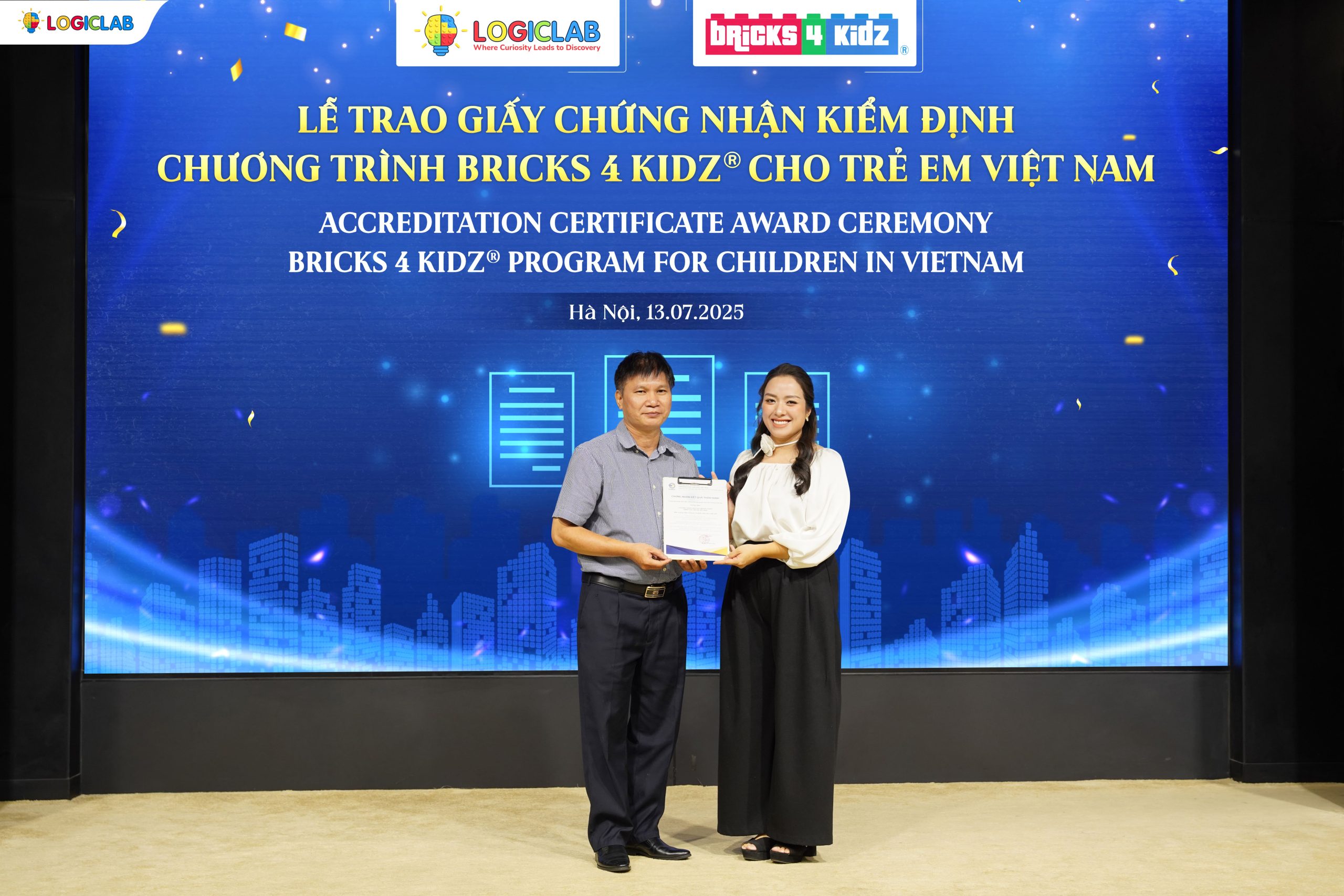 Logic Lab vinh dự đón nhận giấy chứng nhận kết quả thẩm định chương trình giáo dục Bricks 4 Kidz® dành cho trẻ em Việt Nam