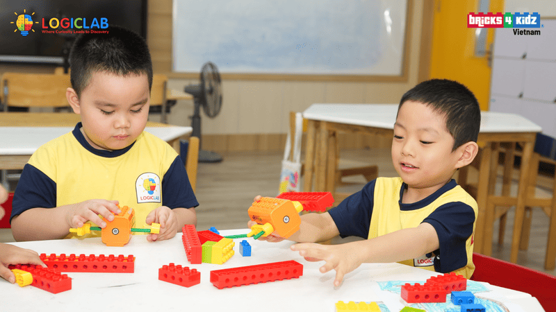 Học STEAM giúp rèn luyện bộ kỹ năng cần thiết cho trẻ, giúp trẻ phát triển tư duy toàn diện