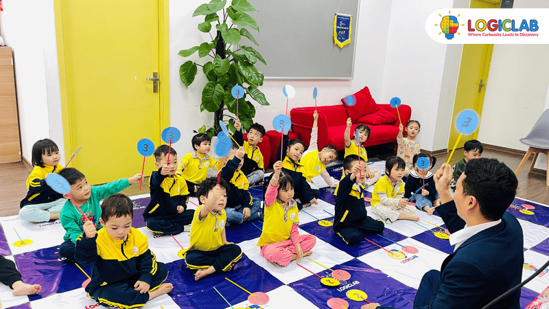 Học sinh được tương tác với bạn bè và giáo viên thông qua trò chơi tư duy