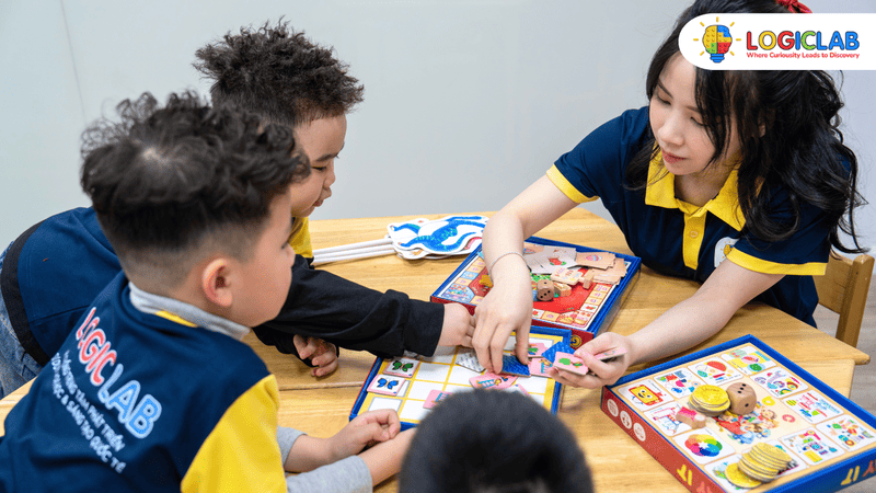 Tương tác theo nhóm nhỏ giúp trẻ phát triển năng lực giao tiếp và phối hợp nhóm hiệu quả