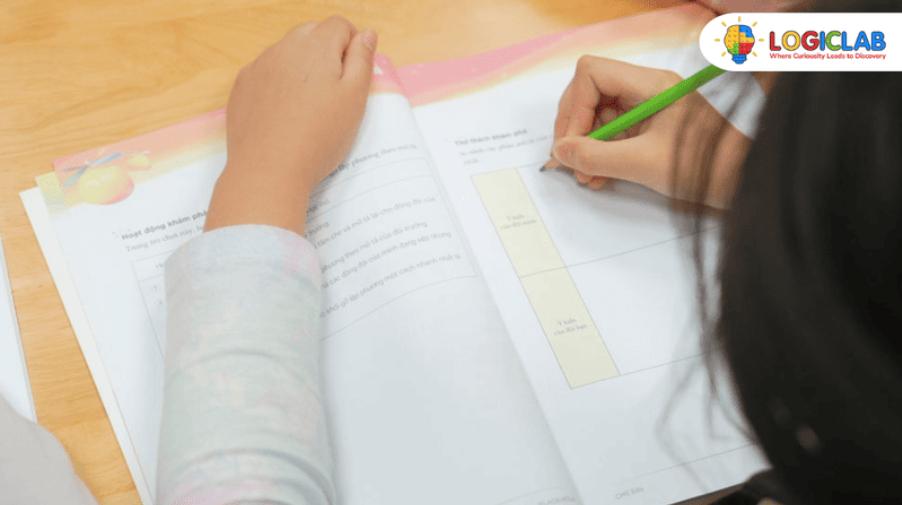 Việc luyện tập các dạng bài sẽ giúp con phát triển tư duy và biết cách vận dụng kiến thức vào thực tế