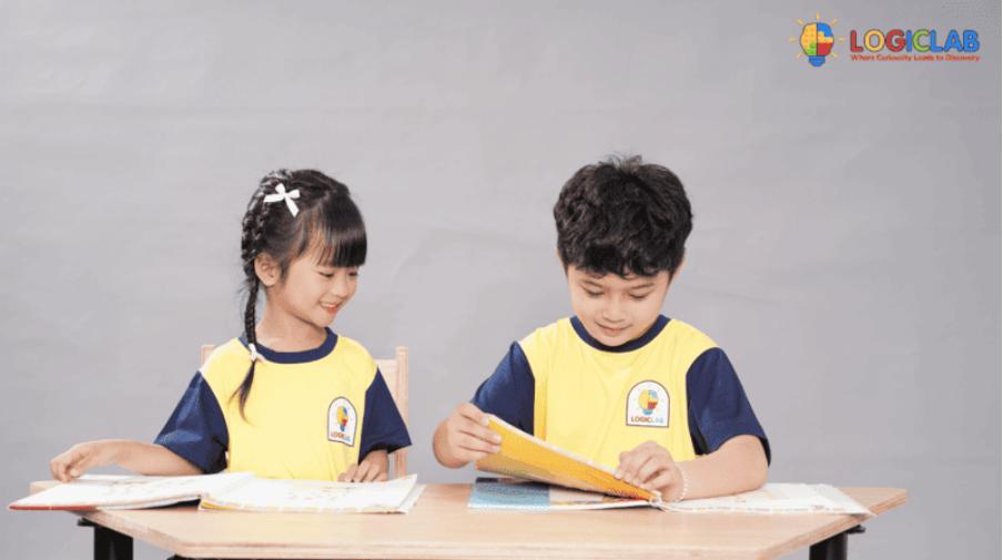 Trẻ trong giai đoạn này cần được người hỗ trợ để hiểu rõ bản chất khi làm bài.