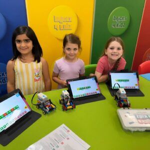 Mỗi buổi học trẻ sẽ trải nghiệm các mô hình đa dạng khác nhau.