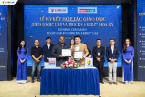 Lễ ký kết hợp tác giữa Logic Lab và đại diện Bricks 4 Kidz®.