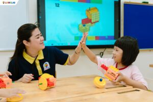 Giáo án STEAM tại Logic Lab luôn lấy trẻ là trung tâm trong mọi hoạt động.