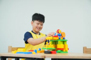 Sản phẩm STEM lớp 2 giúp trẻ thực hành và vận dụng trong đời sống hàng ngày.