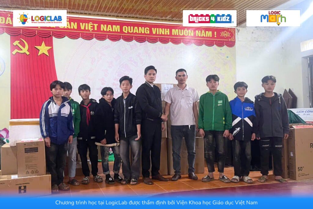 Hành trình sưởi ấm những em học sinh Suối Tọ