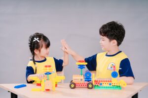 Giai đoạn 5-6 tuổi trẻ đang bước vào thời kỳ phát triển mạnh mẽ về tư duy và khả năng suy luận.