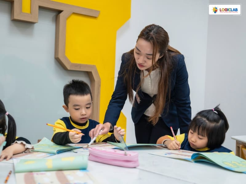 Toán tư duy cho bé 4 tuổi: Nên học gì và dạy thế nào tại nhà?