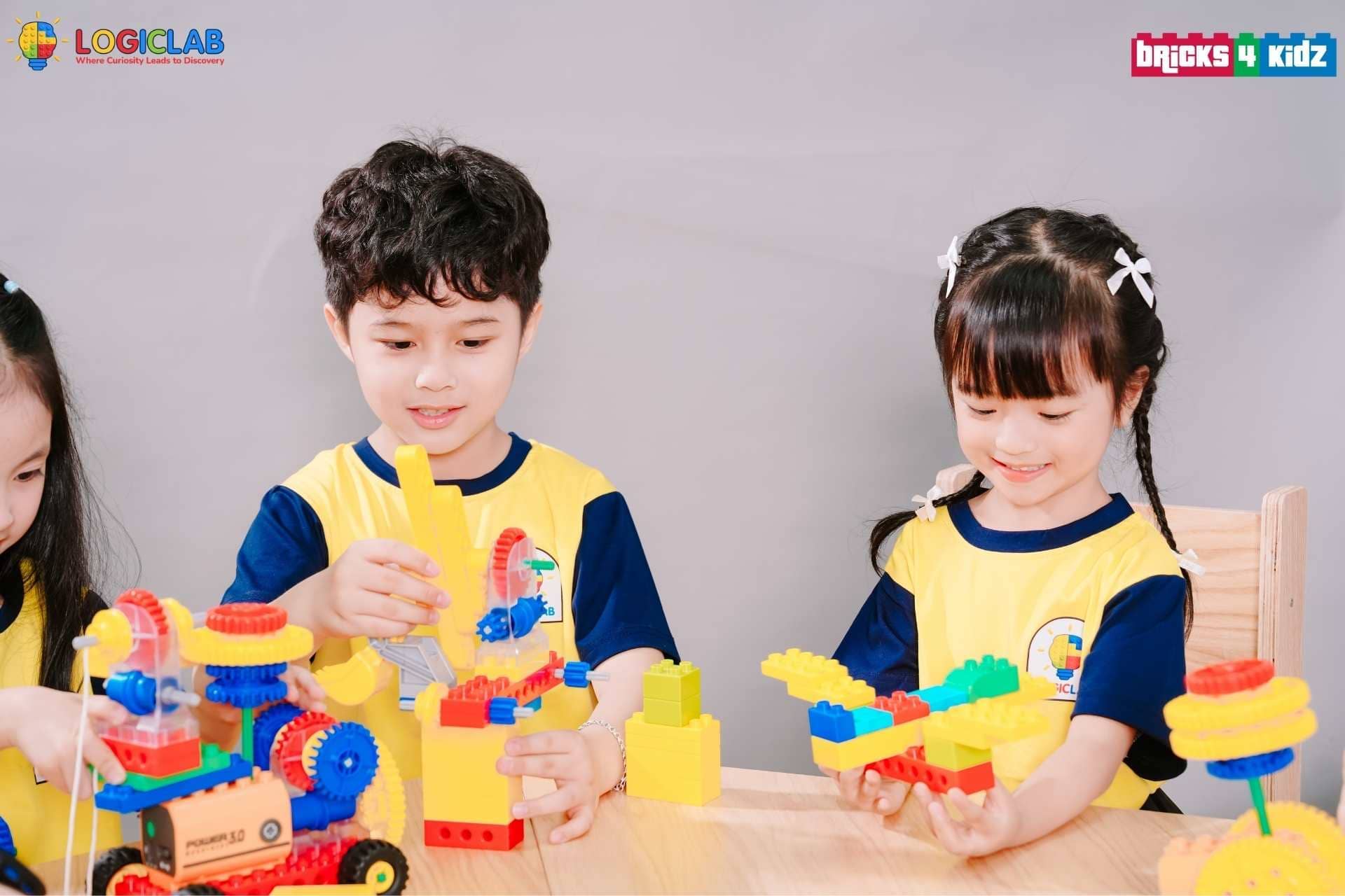 6. Bricks 4 Kidz tại LogicLab đã ứng dụng phương pháp STEAM như thế nào?
