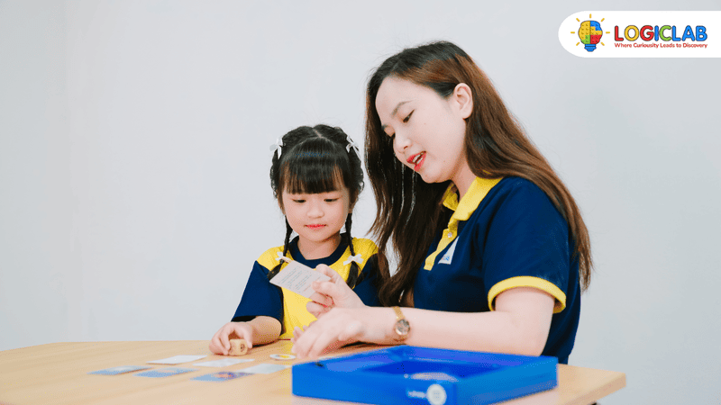 Học bằng học cụ giúp trẻ hiểu sâu kiến thức đã học nhờ tương tác đa giác quan