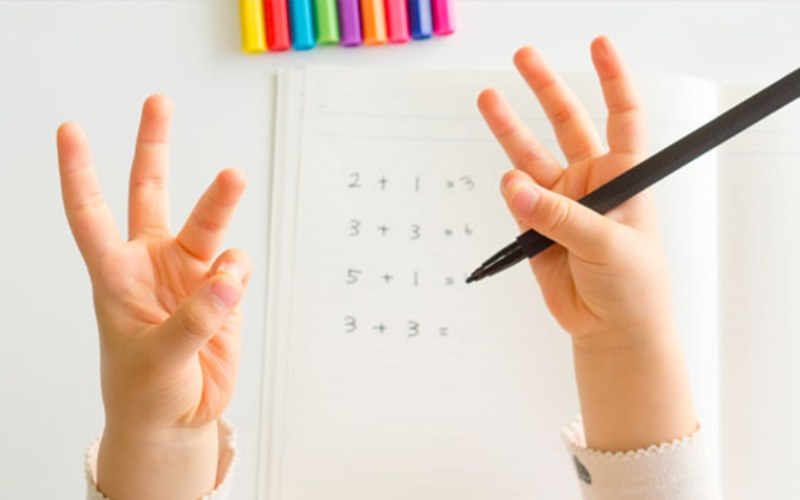 Phương pháp học toán tư duy Finger Math giúp trẻ tính nhẩm nhanh các phép toán cơ bản