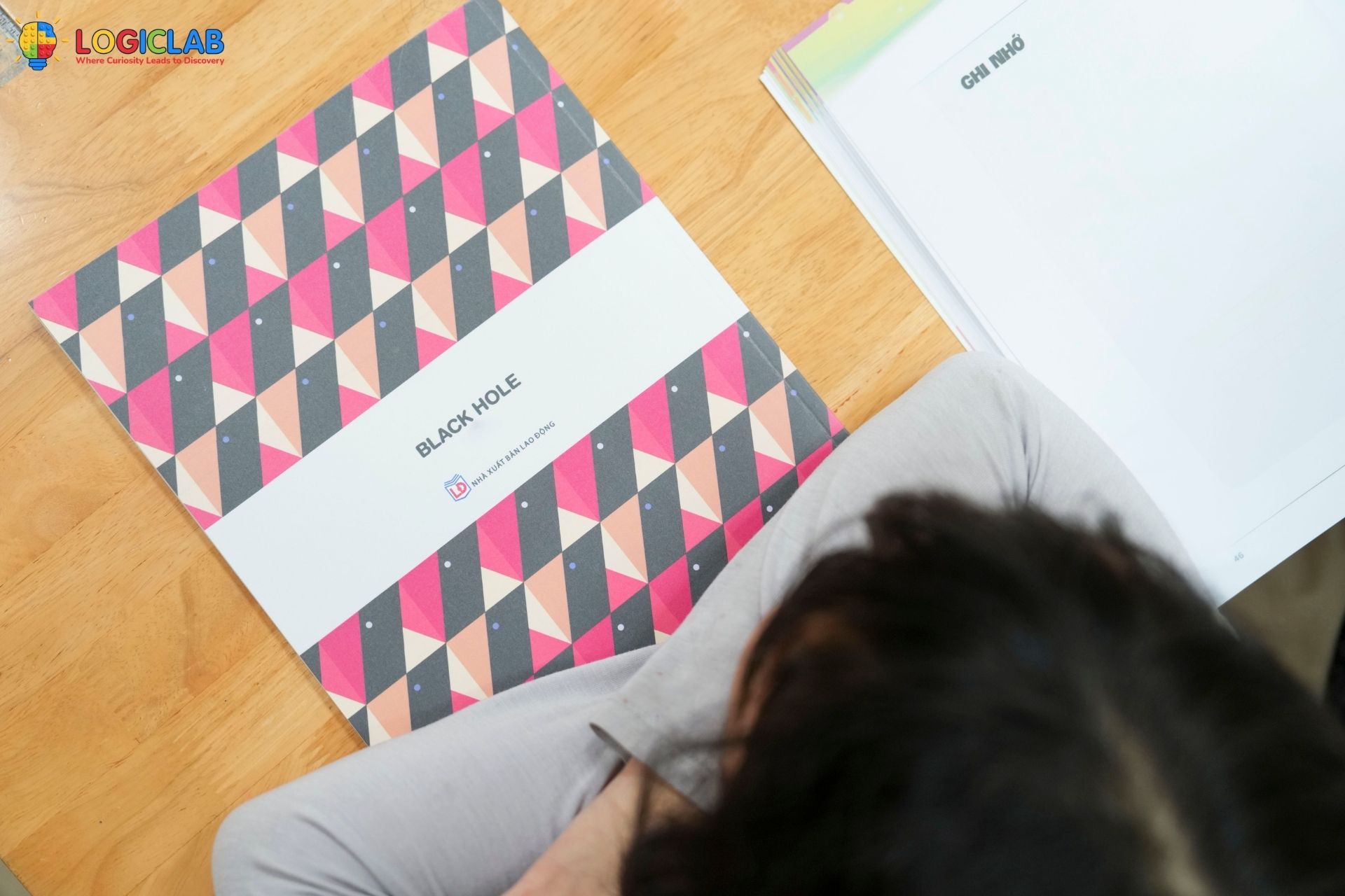 4 bộ sách giáo khoa tương ứng với 14 cấp độ giúp trẻ phát triển tư duy Toán học toàn diện